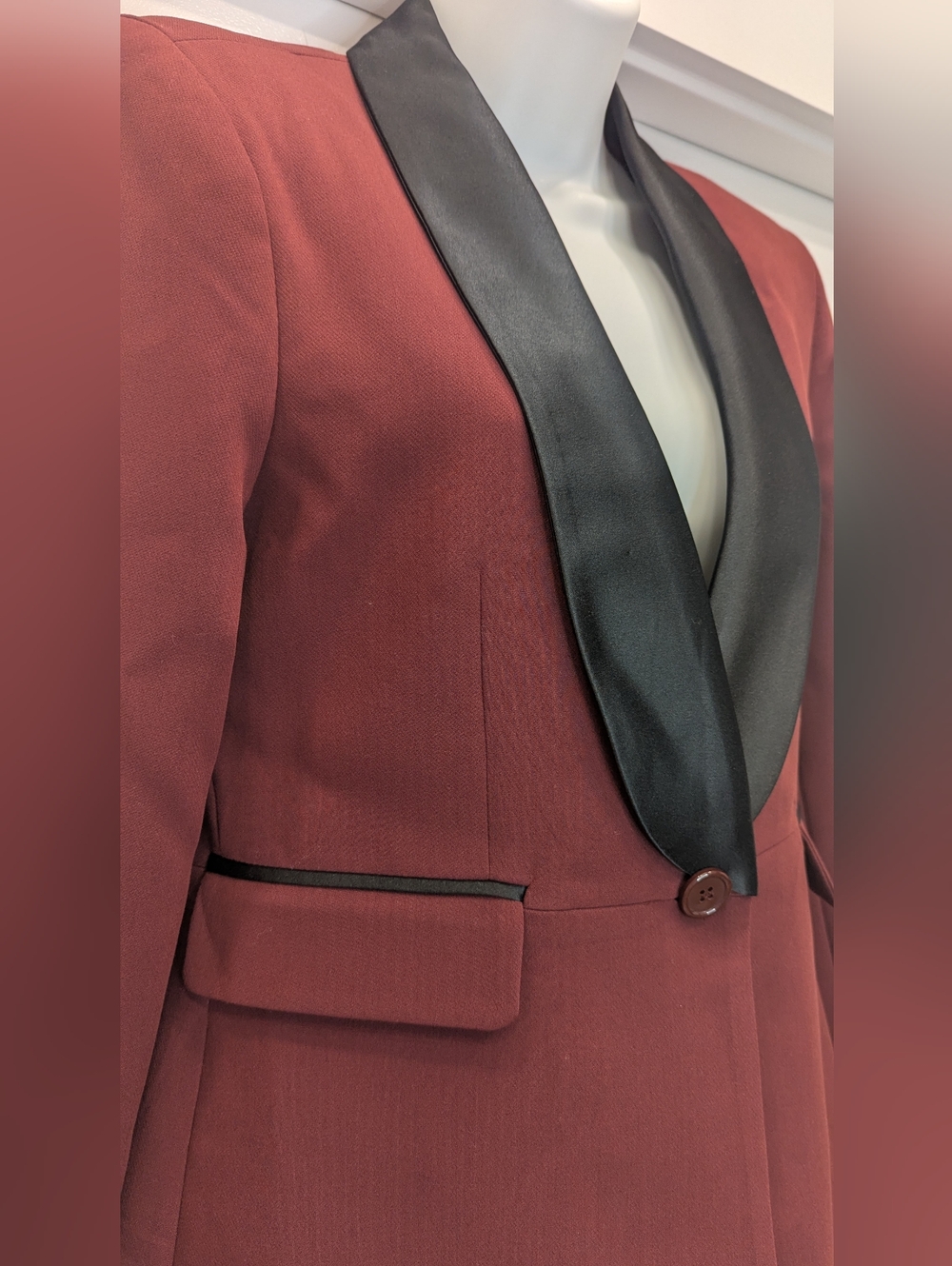 Forever 21 Burgundy Blazer with Black Satin Lapel. Size M. NWT. - Picture 5 of 10